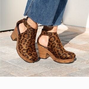 Pierre Dumas Leopard-Print Cutout Platform Clogs - Brown